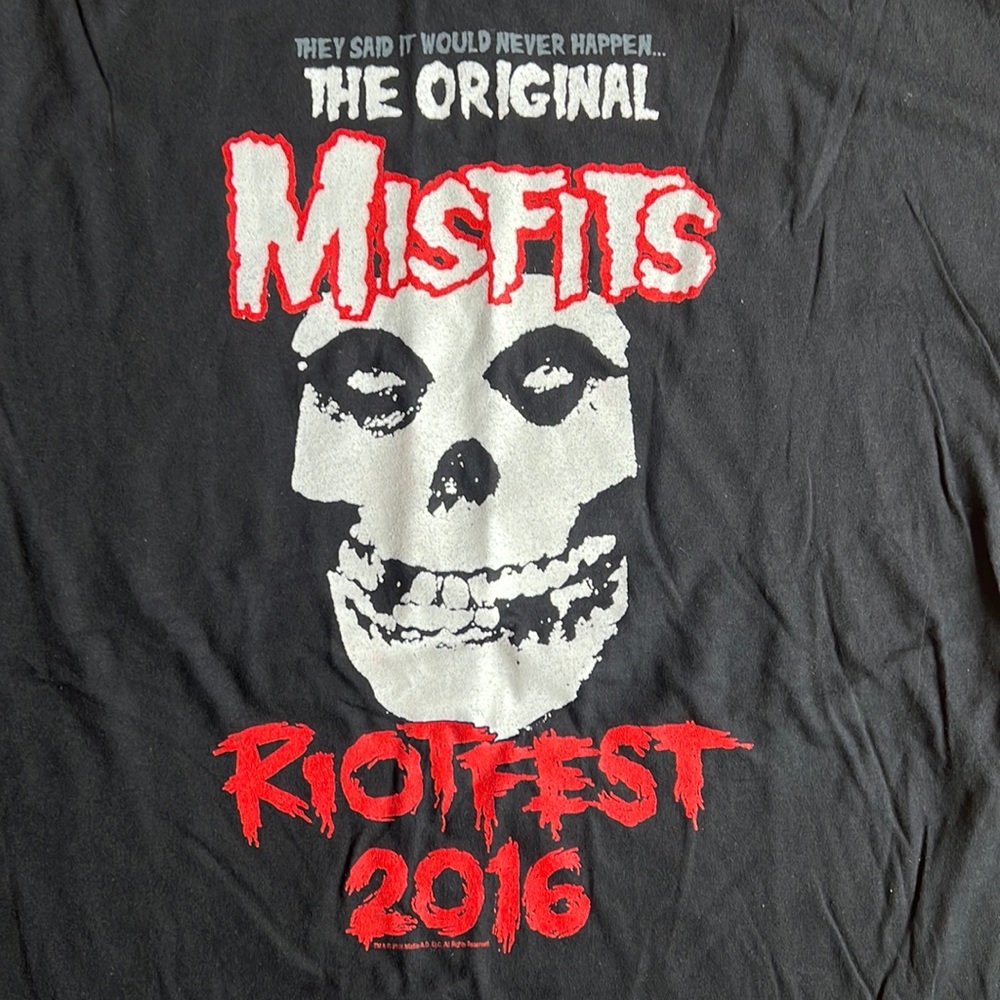 Misfits 💀🖤💀 short sleeved black tee.  XL